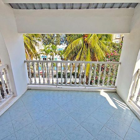 Coconut Bay Apartments Flic-en-Flacq Esterno foto