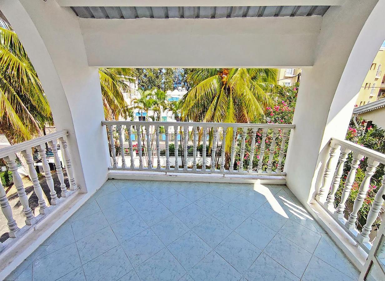 Coconut Bay Apartments Flic-en-Flacq Esterno foto